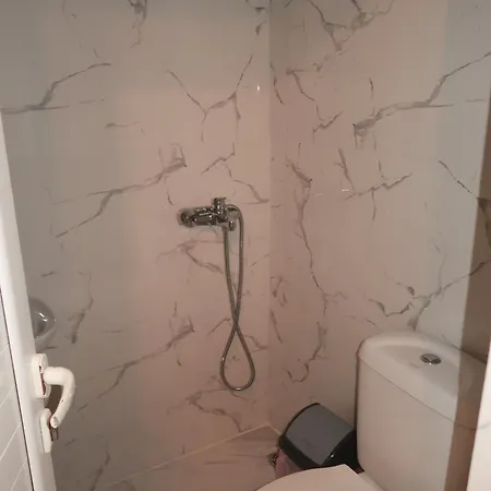 Valeon Three Saranda