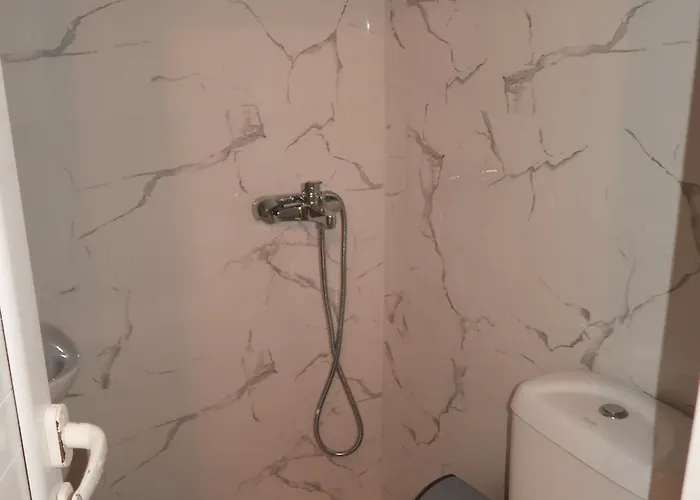 Valeon Three Saranda